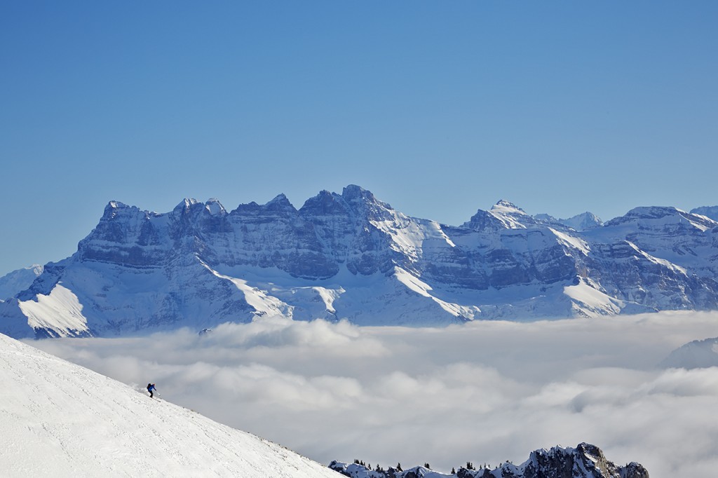 Descente des Cornettes de bise avec les Dents Blanches en arrière plan