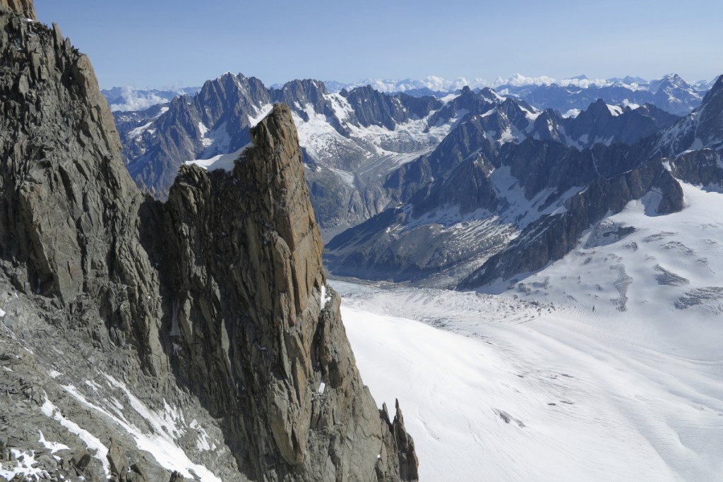 Vu sur la mer de glace depuis le sommet de l'Isolée