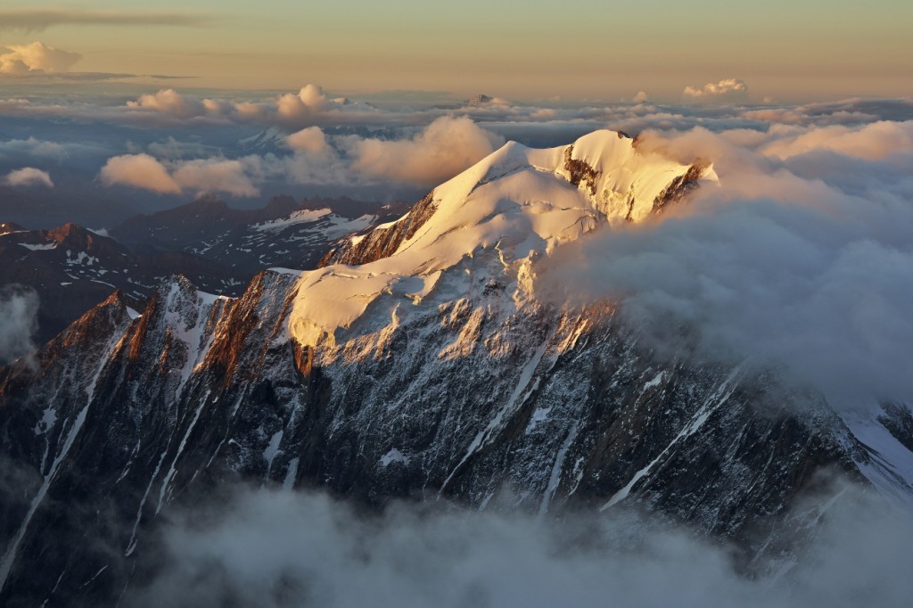 lever de soleil sur l'aiguille de Tré la Tête