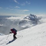 Danielle a ski depuis le sommet du Mont Scott en péninsule antarctique