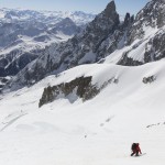 Descente en face de la noire de Peuterey
