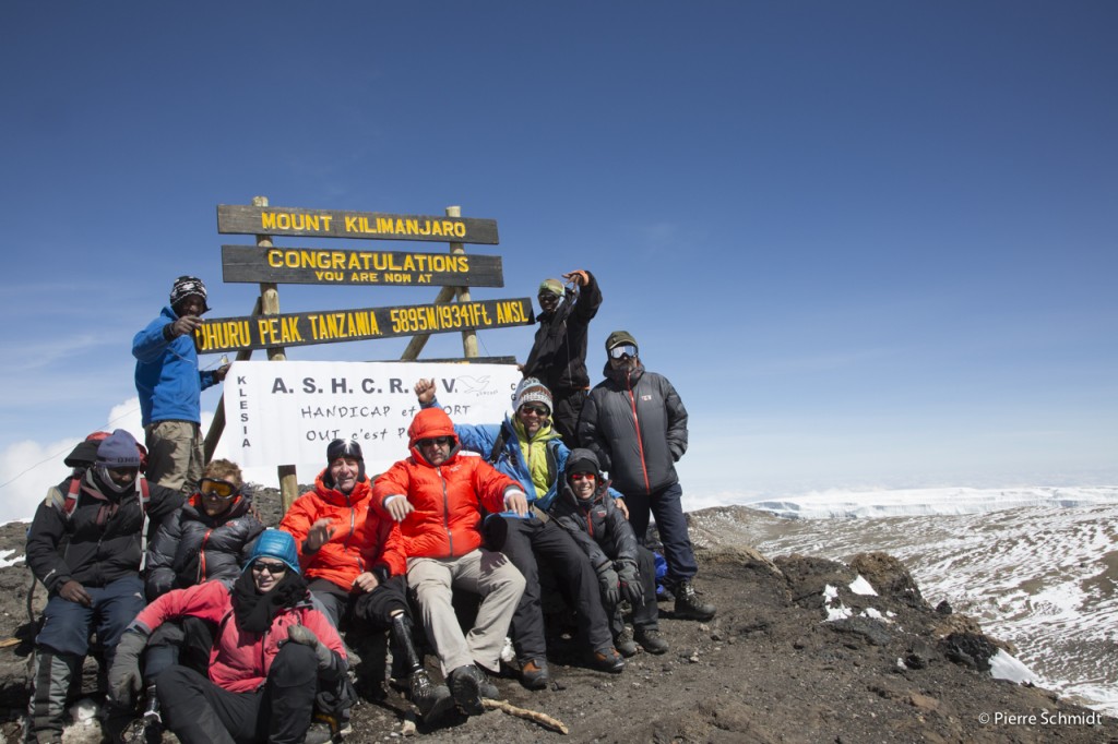 Le groupe au sommet de Uhuru peak à 5895 m