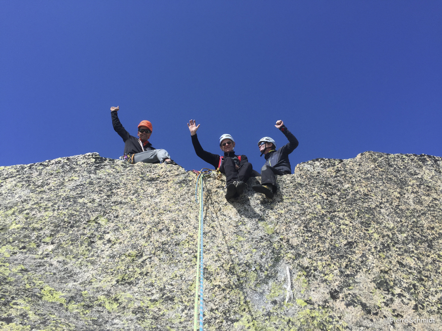 Tous les 3 au sommet le sourire sur les lèvres